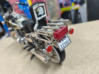 Moto a escala 1/6