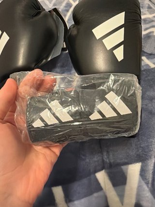 Kit Boxeo Adidas Guantes Vendas y protector bucal