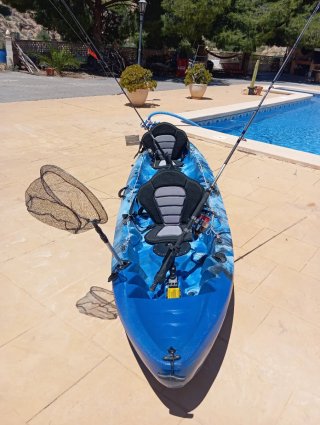 Kayak de pesca Govo 2+1 con soporte motor