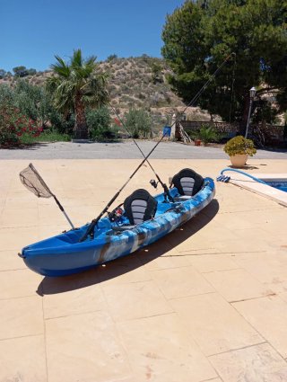 Kayak de pesca Govo 2+1 con soporte motor