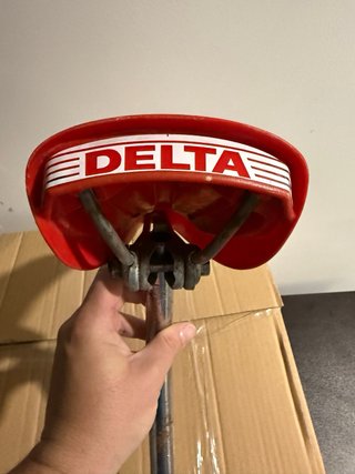 Sillín Delta y Tija Curva