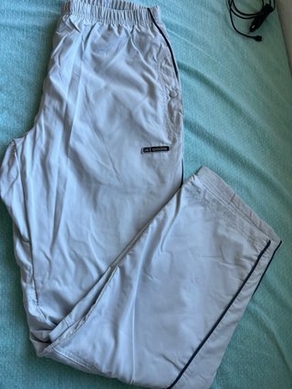 Pantalón Adidas Gris