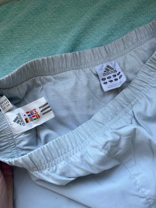 Pantalón Adidas Gris