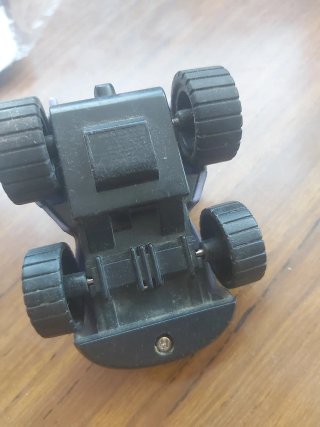 Coche de juguete plateado