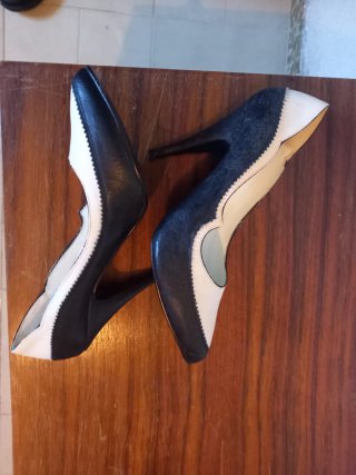 Zapatos de tacón Images beige y negro