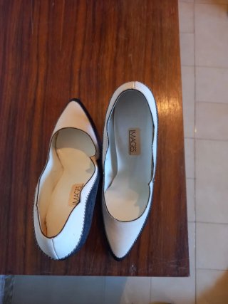 Zapatos de tacón Images beige y negro