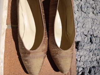 ANDREAS Zapatos Beige y Dorado forrados de tela