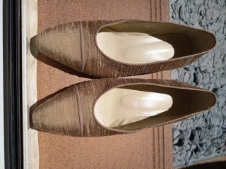 ANDREAS Zapatos Beige y Dorado forrados de tela