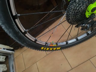 Bicicleta carbono doble suspensión