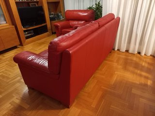Sofá piel 2 plazas y butaca roja URGENTE!!