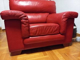 Sofá piel 2 plazas y butaca roja URGENTE!!