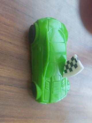 Coche de juguete verde