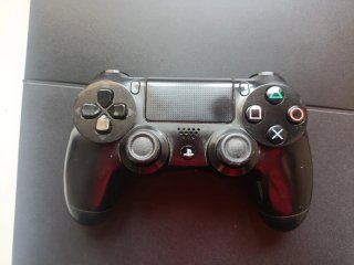 PS4 500GB + 5 Giochi (GTA V, NFS Heat, COD)