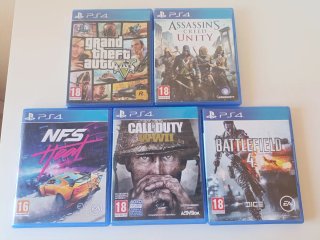 PS4 500GB + 5 Giochi (GTA V, NFS Heat, COD)