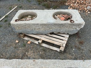 Pesebres de piedra rústicos