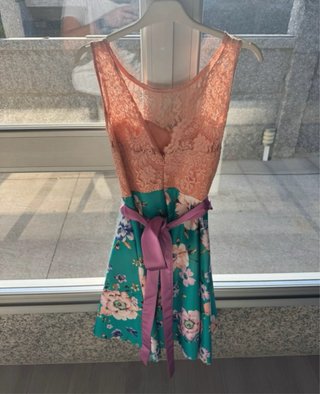 Vestido de fiesta floral verde y rosa