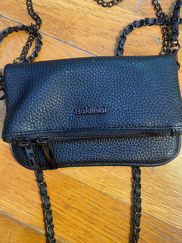 Borsa a tracolla Baldinini in pelle nera con catena