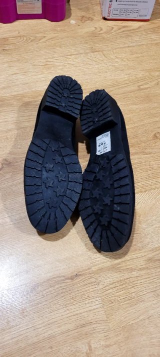Zapatos Venca Negros con Detalles Plateados Talla