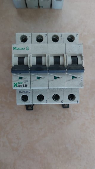 Interruptor Automático Moeller C40 4 Polos