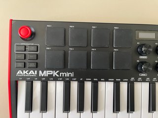 AKAI MPK mini Controlador MIDI