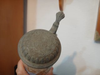 Brocche di birra in vetro e metallo