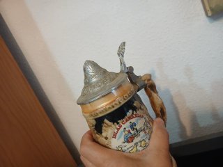 Brocche di birra in vetro e metallo