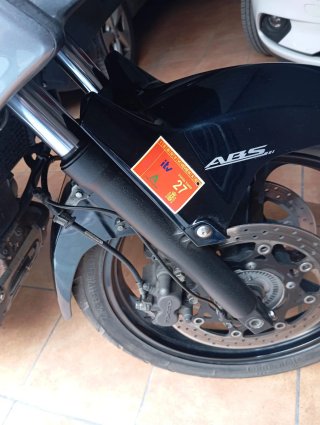 Suzuki V-Strom Adventure Moto Negra