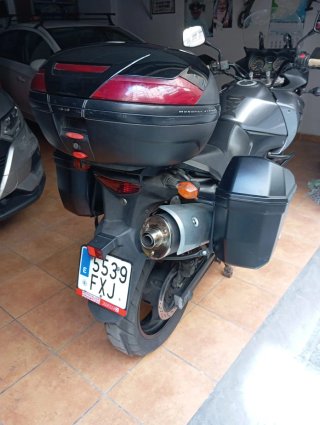Suzuki V-Strom Adventure Moto Negra