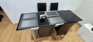 Mesa comedor y 4 sillas negras