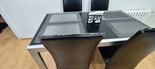 Mesa comedor y 4 sillas negras