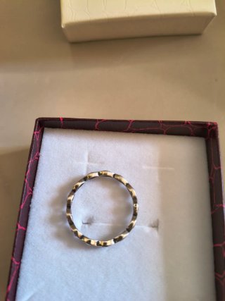 Anello in argento con zirconi blu