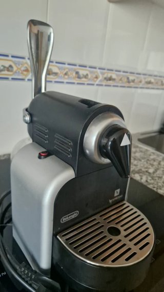 Cafetera Nespresso DeLonghi Cápsulas