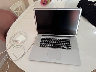 MacBook Pro Plata por Partes