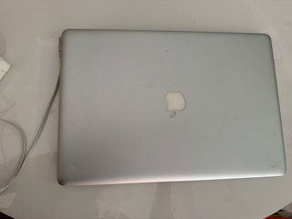 MacBook Pro Plata por Partes