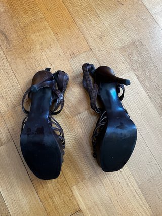 Sandalias Guess Marrones