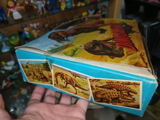 Scatola con 18 dinosauri da chiosco vintage anni '70-'80