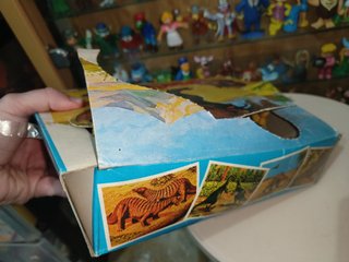 Scatola con 18 dinosauri da chiosco vintage anni '70-'80
