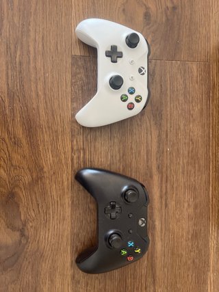 Xbox One Negra con Stickers