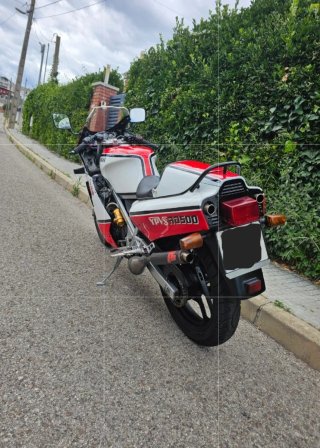 Yamaha RD500 Roja y Blanca