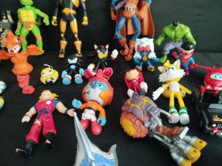 Set di action figure e giocattoli in PVC in plastica vari personaggi