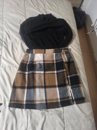 Conjunto falda cuadros y jersey negro Talla M