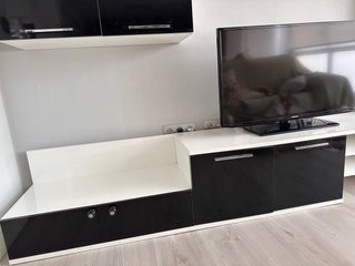 Muebles salón TV blanco y negro