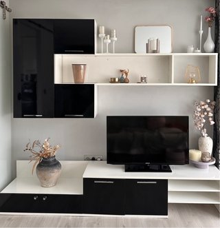 Muebles salón TV blanco y negro