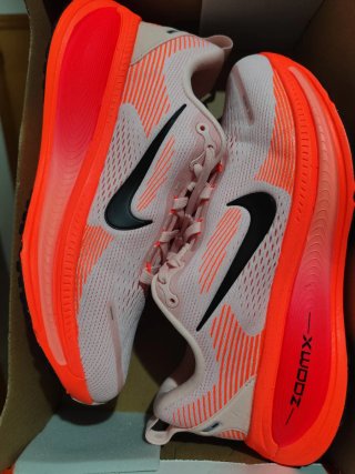 Nike Vomero 18 Talla 40