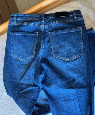 Pantalón Stradivarius D72 acampanado T.40