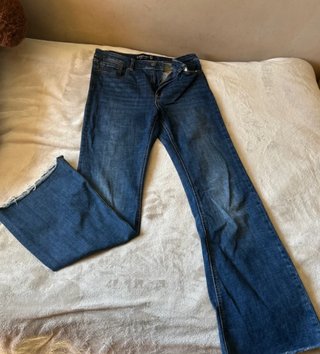 Pantalón Stradivarius D72 acampanado T.40