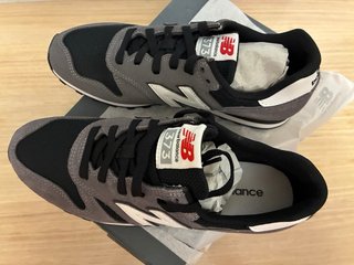 New Balance 373 Talla 41.5 Gris Blancas