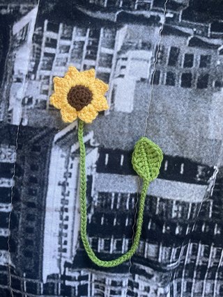 Marcapaginas girasol a crochet