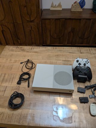 Xbox One S 1TB Digital + 2 Mandos