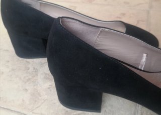 Zapatos salón ante negro tacón ancho Whitemt